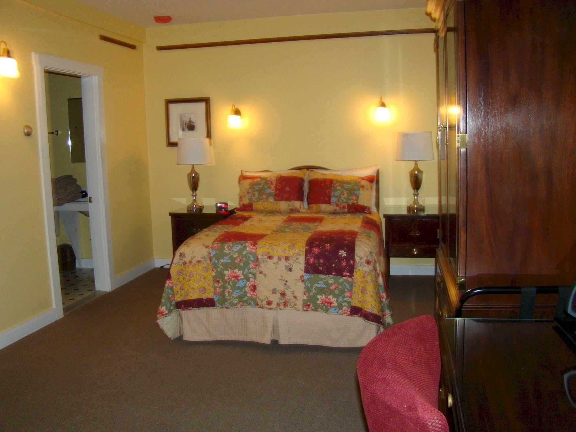 Belfast Breeze Inn Extérieur photo