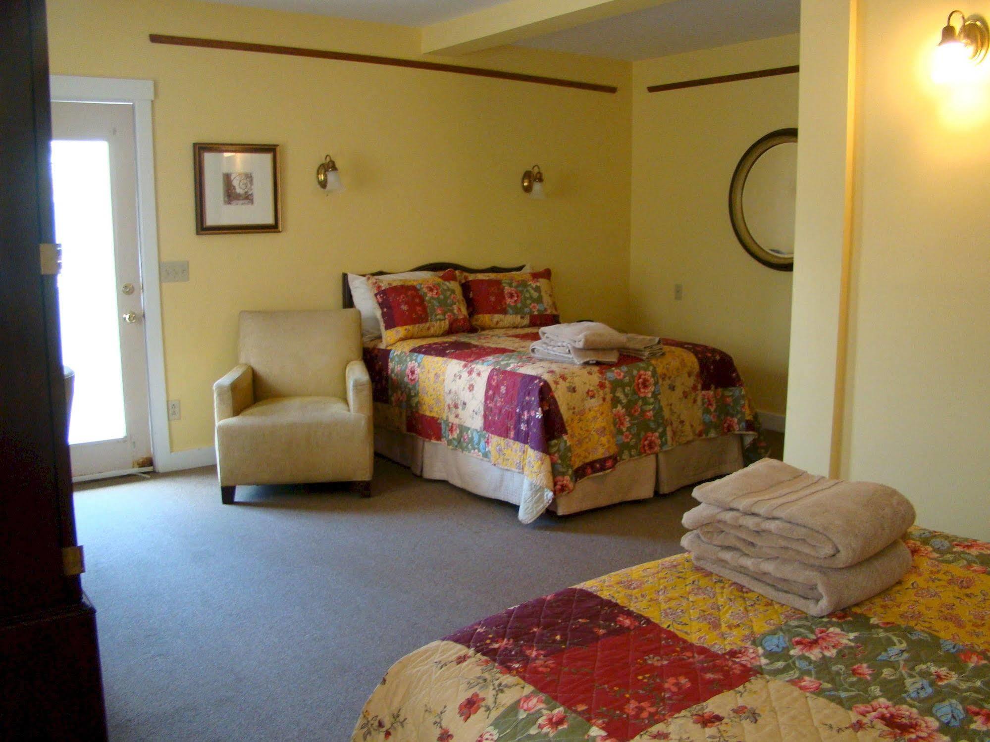 Belfast Breeze Inn Extérieur photo